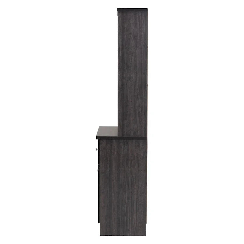 Almacenamiento tradicional de madera marrón oscuro para cocina