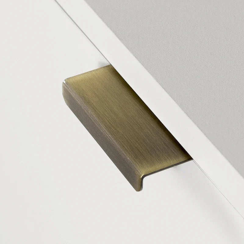 Weißer Akzentschrank mit goldenen Metallbeinen, Aufbewahrungsschrank mit 2 Türen für Eingangsbereich und Wohnzimmer