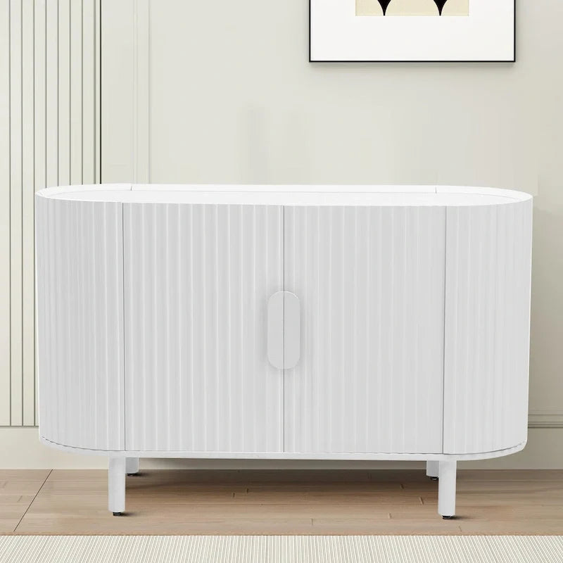 Aparador moderno y elegante de madera con puertas de rayas verticales