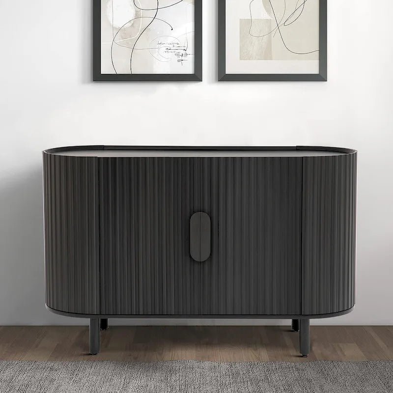 Aparador moderno y elegante de madera con puertas de rayas verticales