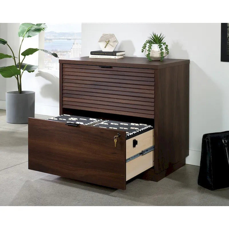 Seitlicher Aktenschrank aus Lamellenholz mit Schloss fürs Homeoffice