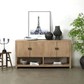Buffet d’environ 67 pouces de long, avec quatre portes et une étagère, finition naturelle vieillie